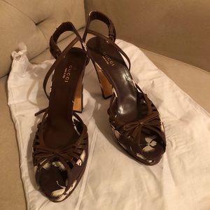 GUCCI vintage platform sandals